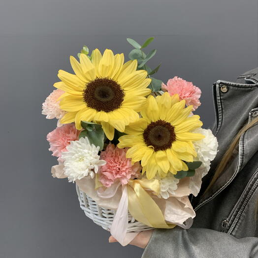 Корзина с подсолнухами. 💛