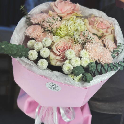 Букет пышный с французскими розами, гортензией 🤍🌸🤍