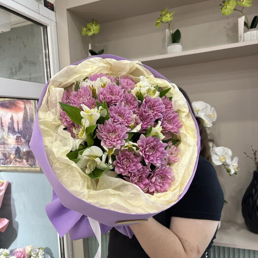Дуо букет из кустовой хризантемы и альстромерии