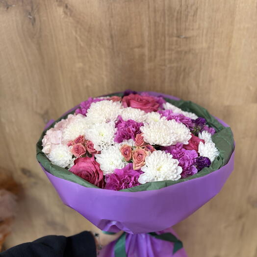 Букет с гомфреной и розами