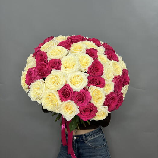 Микс из 51 розы эквадор