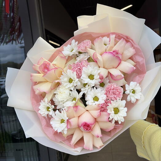 Авторский букет 💐 с французской розой и хризантемой ромашка