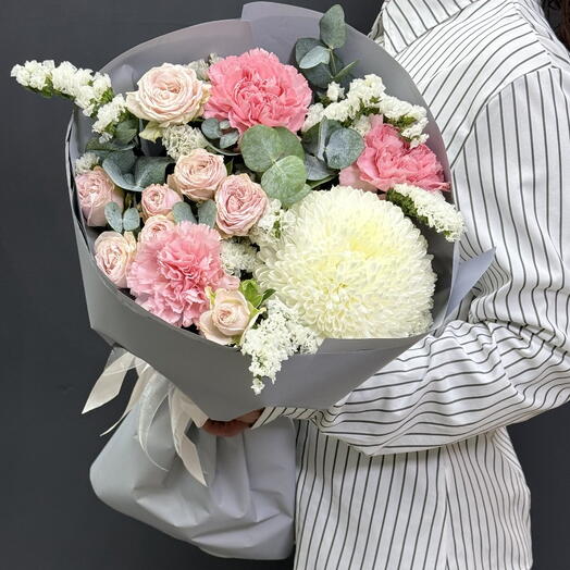 Нежность в объятиях 💕 
кустовые  розы хризантемы 
статицы 
гвоздики/хризантема/роза