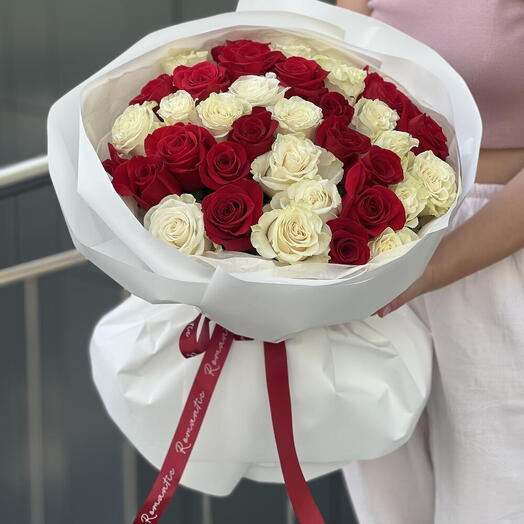 Bouquet of 39 white and red roses in love
