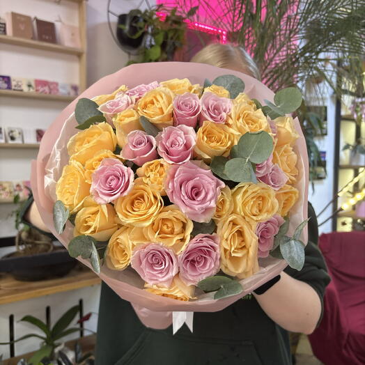 Букет из 37 цветных роз