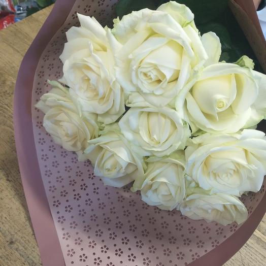 9 white roses