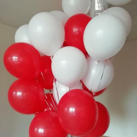 Red and white bouquet of 20 balloons
