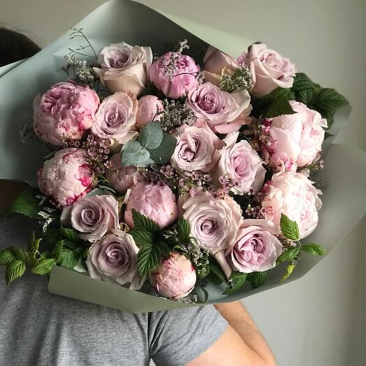 Ramo con rosas y peonías "momento mágico"