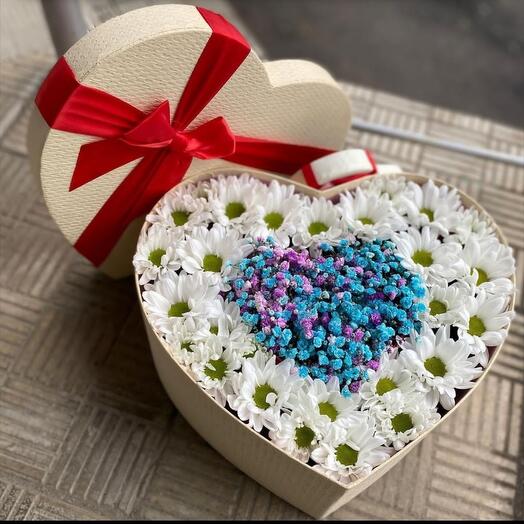 Цветы в коробке "Сердце из гипсофилы"