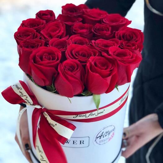 Цветы в коробке 25 роз