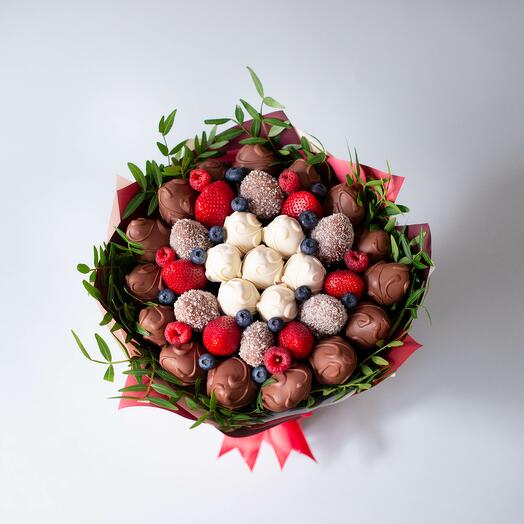 Bouquet of strawberries Aphrodite