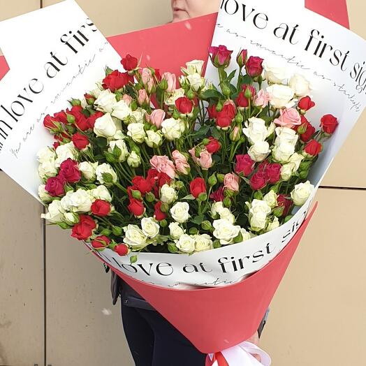 Букет из кустовых роз