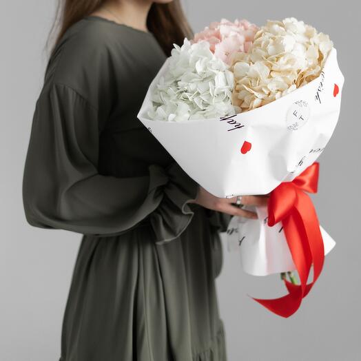 Lush hydrangea monobucket