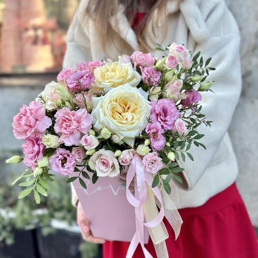 Caja de flores Love is