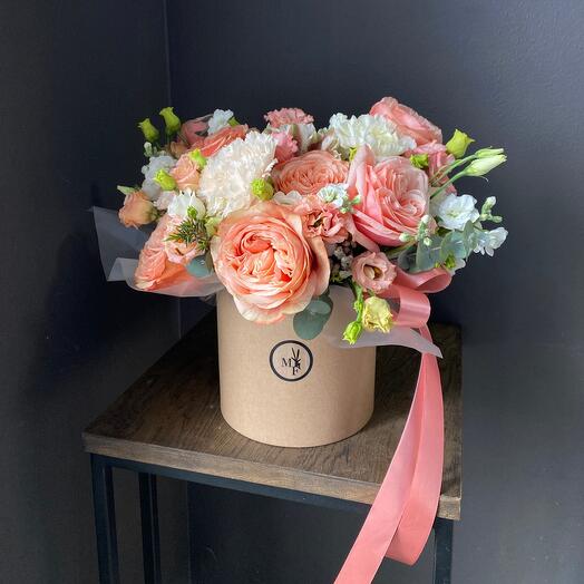 Voluminous WOOW box with peony rose Kahala 🤍