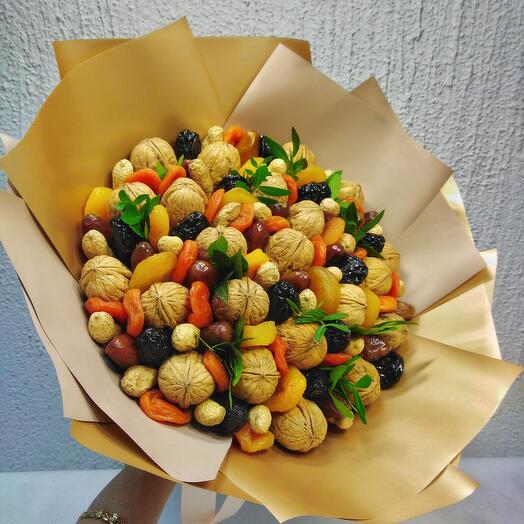 Букет из орехов и сухофруктов "Мозаика"