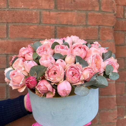 Rosas en forma de peonía en una Caja de sombrero