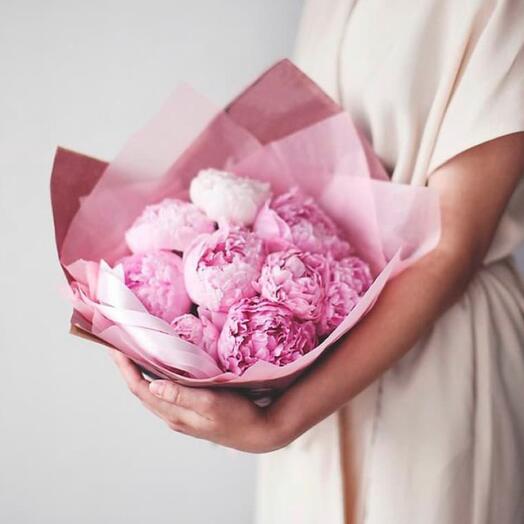 Букет из 9 пионов "SARAH PINK"