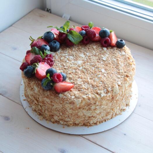 Наполеон с ягодным венком