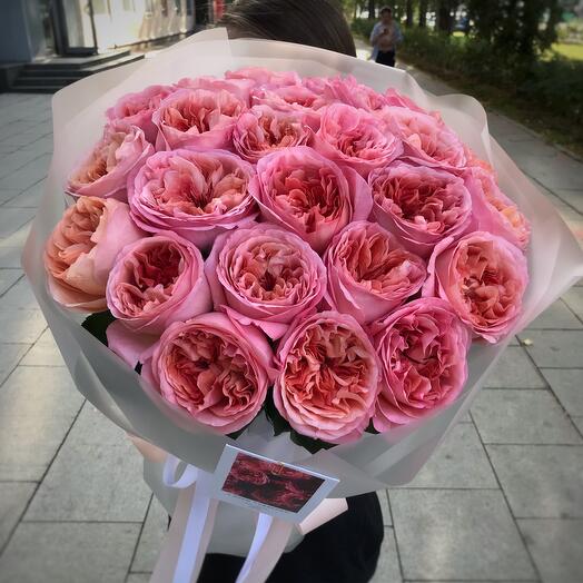 Шикарная пионовидная Pink Expression в стильном оформлении в аквабоксе