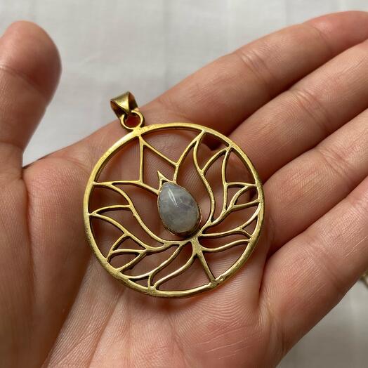 Pendant with labrodite "Lotus".Pouch and leather cord included
