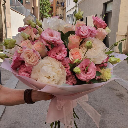 Ramo de rosa, hortensia y lisianthus