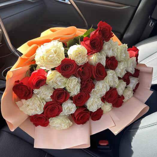 31 White and red roses