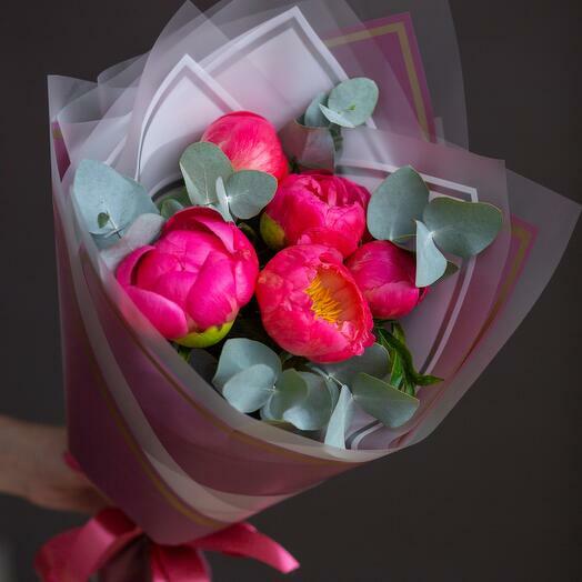 5 коралловых пионов