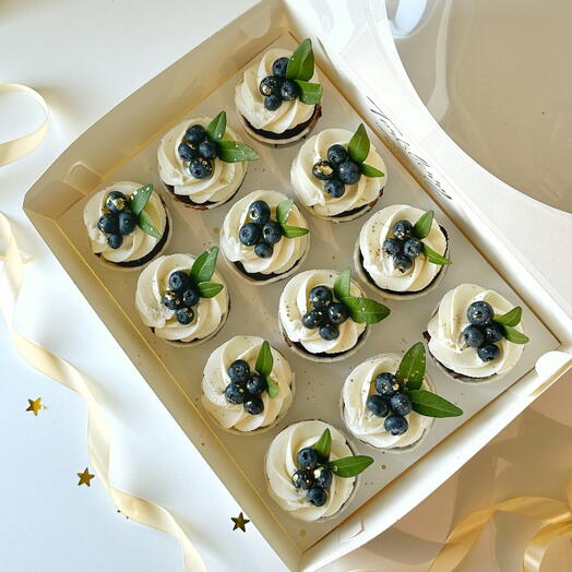 Большой набор капкейки 12 шт с ягодами