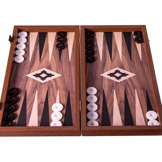 Backgammon handcrafted walnut wood replica with black and oak points