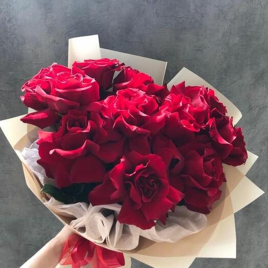 10 Red Roses Beauty