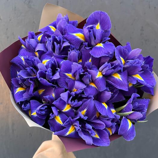 Букет из 19 ирисов