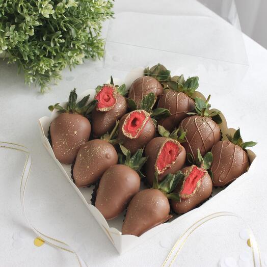 Strawberries in milk chocolate 12 pieces