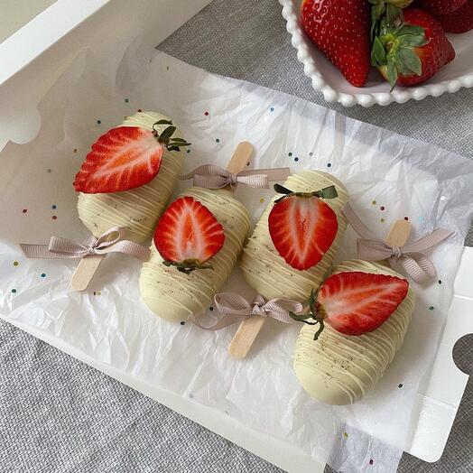 Cakes present