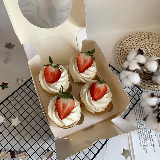 Капкейки с клубникой