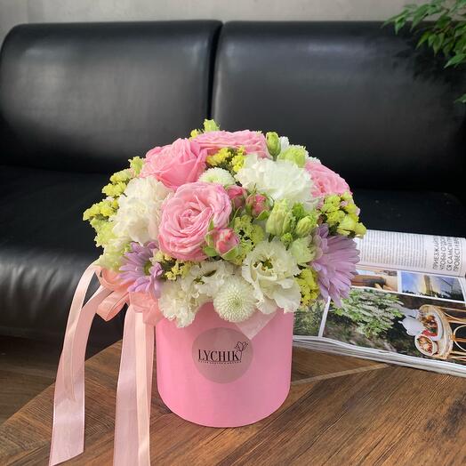 Шляпная коробка с кустовыми розами