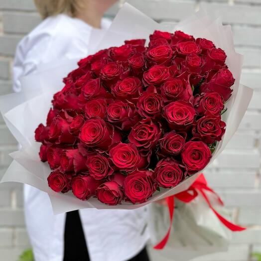 Моно букет из 51 бордовой розы