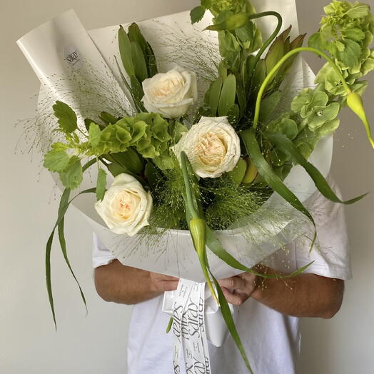 Bouquet with roses, molucella and leucadendron