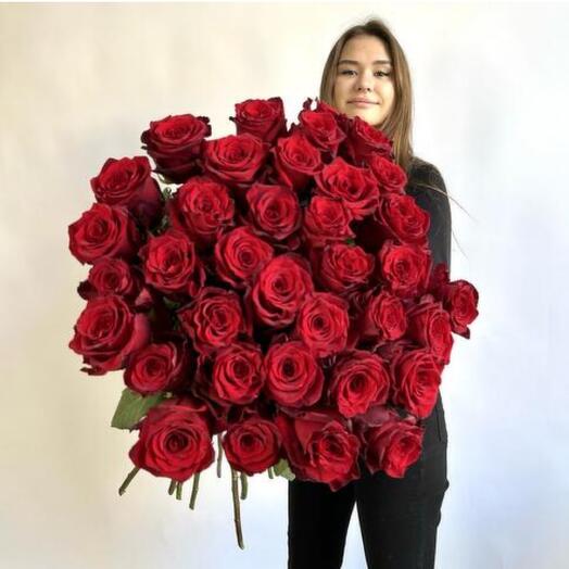 35 красных эквадорских роз