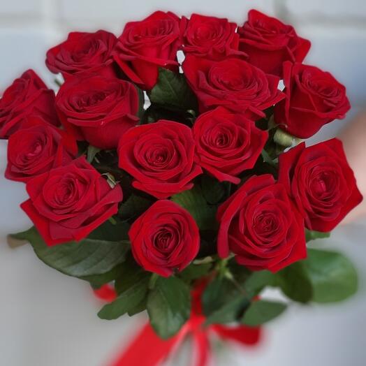 15 роз RED NAOMI