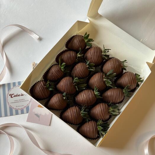 Strawberries in premium chocolate 16 pcs