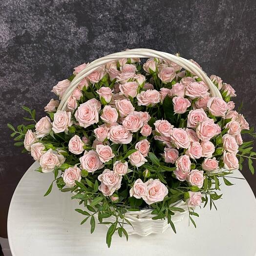 Корзина с цветами кустовые
