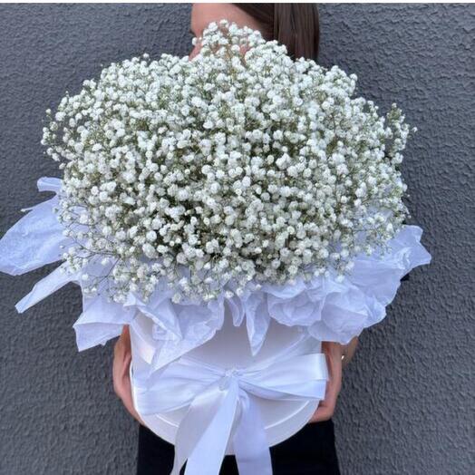 Нежная композиция из белой гипсофилы