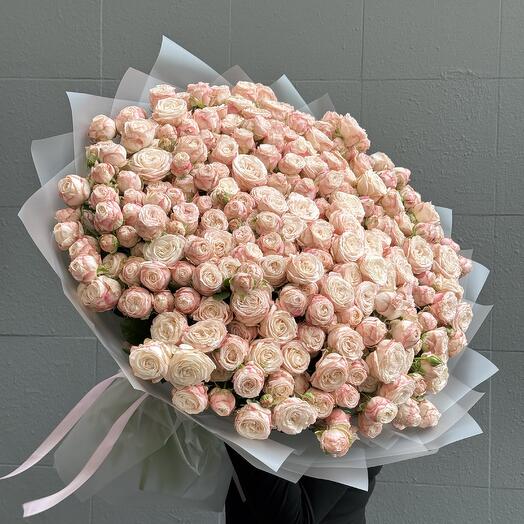 Большой букет из кустовых пионовидных роз