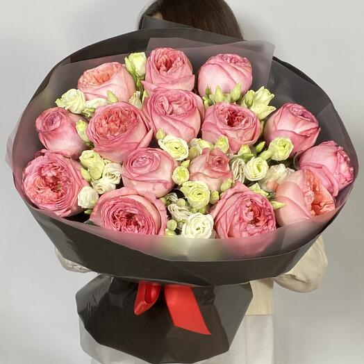 Peony-shaped roses and eustoma