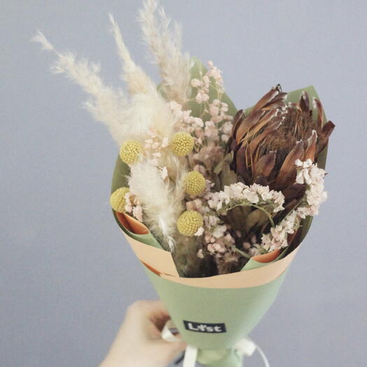 Букет из сухоцветов с протеей