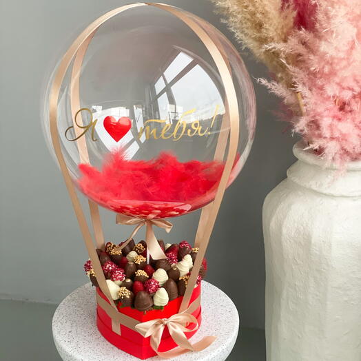 Букет клубники в шоколаде "Мери" в форме сердца