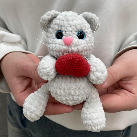 Серый котик с сердечком ♥️
