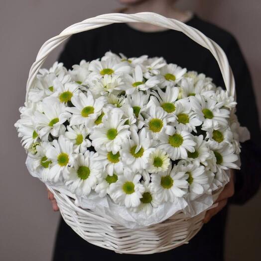 Корзина с ромашками