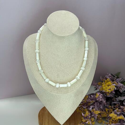 Колье из селенита и перламутра🤍